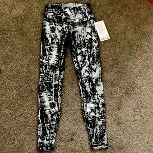 Wunder under high rise foil tight size 6. Brand new with tags, Lululemon